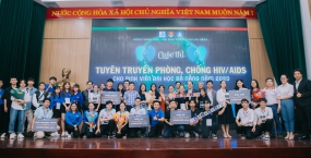 Sinh viên Đại học Đà Nẵng tìm hiểu công tác phòng, chống HIV/AIDS