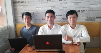 Với dự án “Cơm của U”, nhóm của Phú (giữa) kỳ vọng đem đến cho khách hàng những bữa cơm mang không khí ấm áp của gia đình.