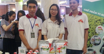 Nhóm sinh viên Đà Nẵng sản xuất thành công chế phẩm sinh học từ phân chim cút